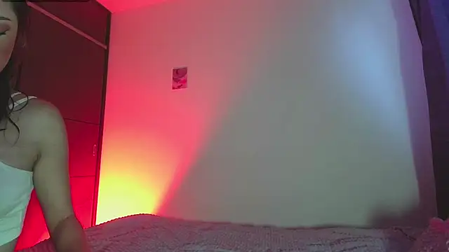 Snapshot of Imsophie_collins chatting on December 17, 9:16 pm Imsophie collins online show from December 17, 9:16 pm