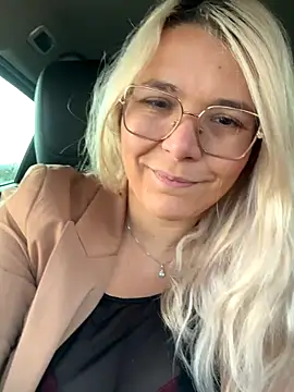 EmyLana online show from November 5, 6:24 am