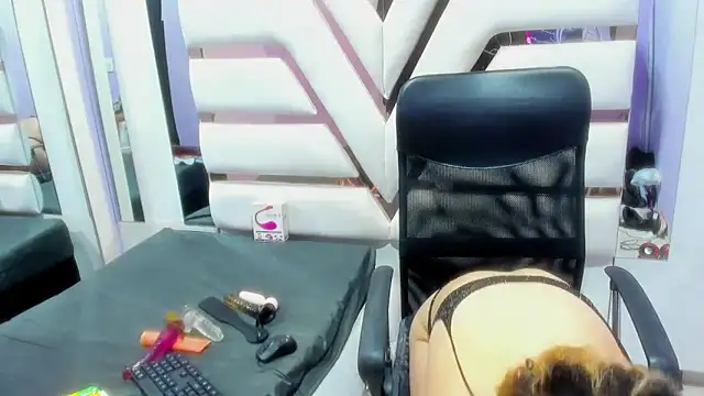 AndrySaenz18 online show from January 23, 3:16 am