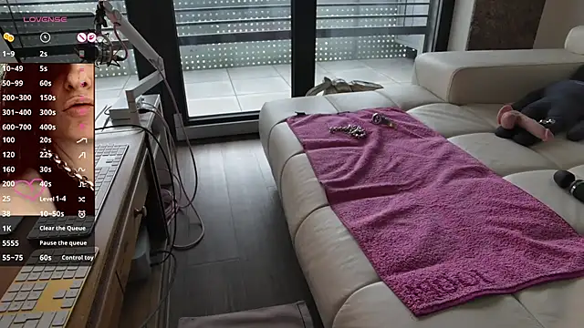 sexyLolia11 online show from July 9, 4:16 am