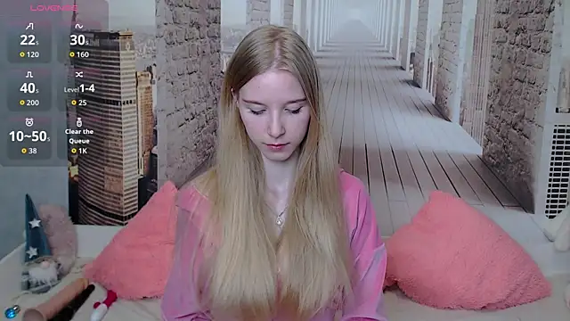 Cutieblondegirl online show from March 27, 10:15 am