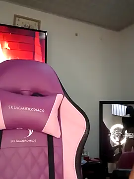 Snapshot of Lanna_hott_ chatting on November 20, 7:57 pm Lanna hott online show from November 20, 7:57 pm