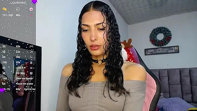 Snapshot of Lanna_hott_ chatting on December 17, 7:20 pm Lanna hott online show from December 17, 7:20 pm