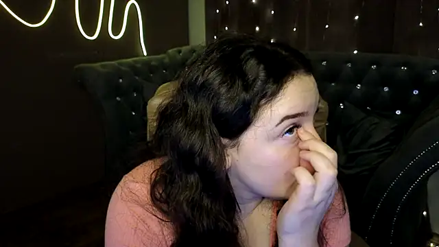 GloriNichols online show from December 9, 12:30 pm