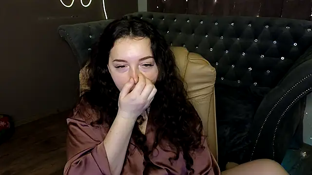 GloriNichols online show from January 10, 12:15 pm