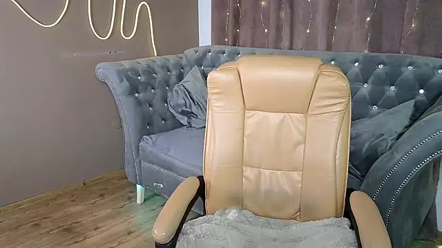 GloriNichols online show from January 19, 7:04 am