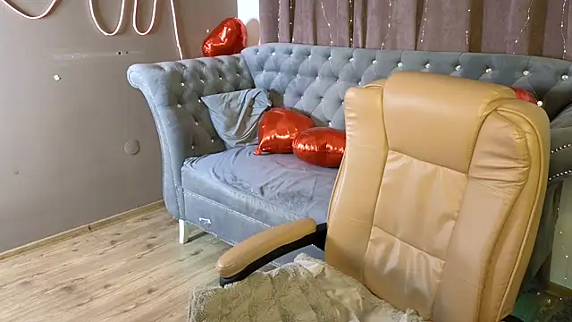 GloriNichols online show from March 23, 6:26 am