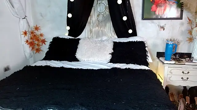 Kyara Queen online show from October 4, 7:01 pm