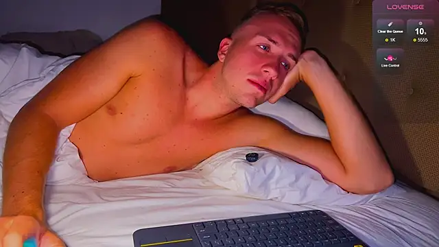 Snapshot of tommy_cumfinger chatting on October 30, 8:31 pm tommy cumfinger online show from October 30, 8:31 pm