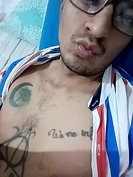 Snapshot of ale3J4a chatting on December 21, 7:26 am ale3J4a online show from December 21, 7:26 am