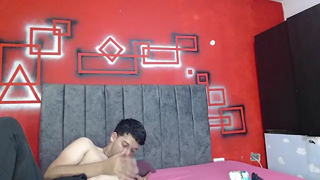 Snapshot of FerneyManti chatting on February 12, 1:28 pm FerneyManti online show from February 12, 1:28 pm