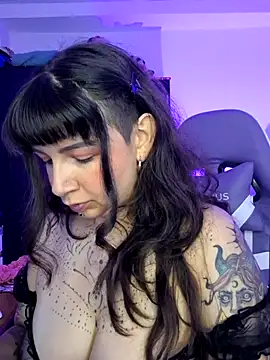 Snapshot of Aria_Bennett21 chatting on May 13, 3:37 am Aria Bennett21 online show from May 13, 3:37 am