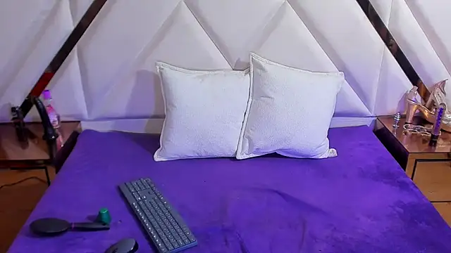 Aura love69 online show from March 6, 8:30 am