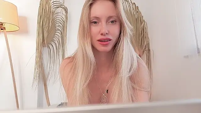 Snapshot of my_lina chatting on February 10, 9:13 am my lina online show from February 10, 9:13 am