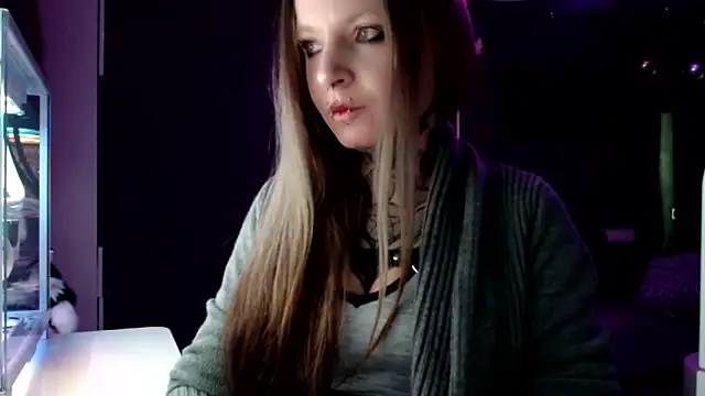 Snapshot of InesGold chatting on February 12, 7:13 am InesGold online show from February 12, 7:13 am