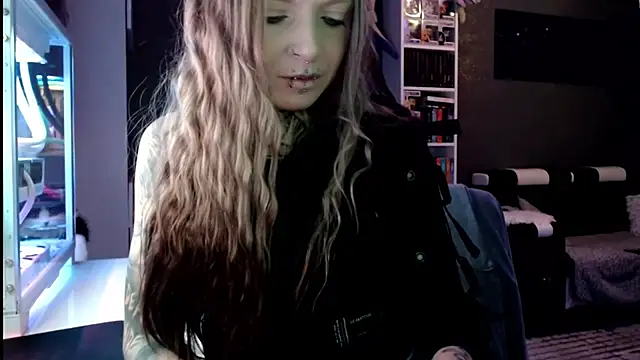 Snapshot of InesGold chatting on February 24, 7:22 am InesGold online show from February 24, 7:22 am