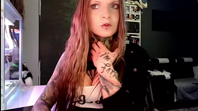 Snapshot of InesGold chatting on February 24, 7:30 pm InesGold online show from February 24, 7:30 pm