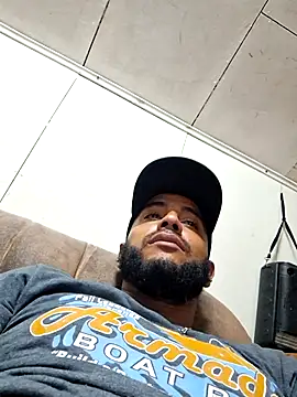 Snapshot of cucho1987 chatting on September 13, 8:25 am cucho1987 online show from September 13, 8:25 am