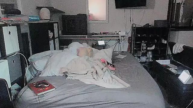 sissytrapdolly24 online show from September 13, 12:10 am