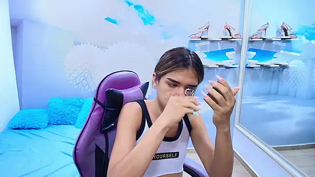 DEMI LEED online show from March 14, 11:37 am