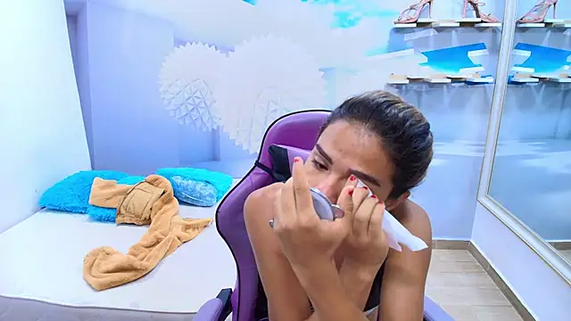 DEMI LEED online show from April 8, 11:54 am