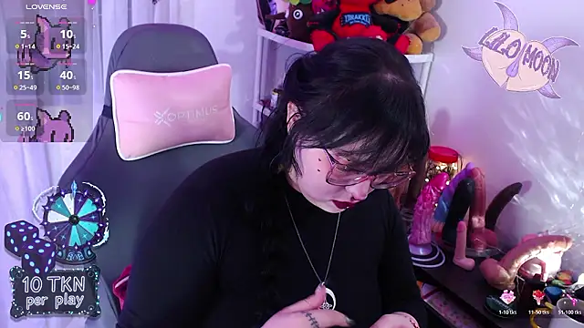 Snapshot of LiloMoon69 chatting on January 17, 12:10 pm LiloMoon69 online show from January 17, 12:10 pm