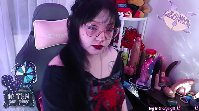 Snapshot of LiloMoon69 chatting on January 19, 12:14 am LiloMoon69 online show from January 19, 12:14 am