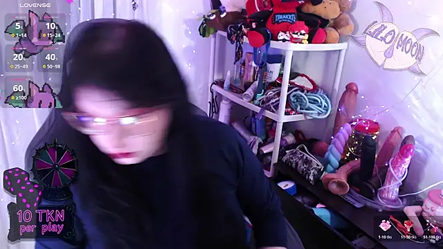 Snapshot of LiloMoon69 chatting on February 9, 1:04 pm LiloMoon69 online show from February 9, 1:04 pm