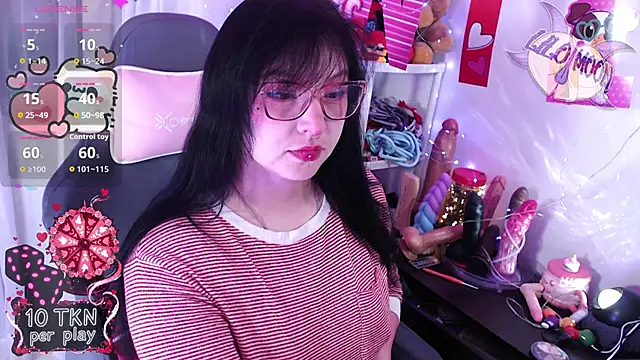 Snapshot of LiloMoon69 chatting on February 13, 12:39 am LiloMoon69 online show from February 13, 12:39 am