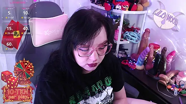 Snapshot of LiloMoon69 chatting on February 17, 1:18 pm LiloMoon69 online show from February 17, 1:18 pm