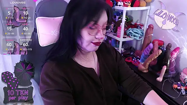 Snapshot of LiloMoon69 chatting on February 18, 1:18 pm LiloMoon69 online show from February 18, 1:18 pm