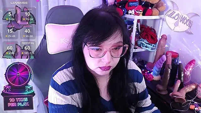 Snapshot of LiloMoon69 chatting on February 20, 1:11 pm LiloMoon69 online show from February 20, 1:11 pm