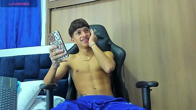 Snapshot of _CamiloBass chatting on January 31, 1:11 am  CamiloBass online show from January 31, 1:11 am