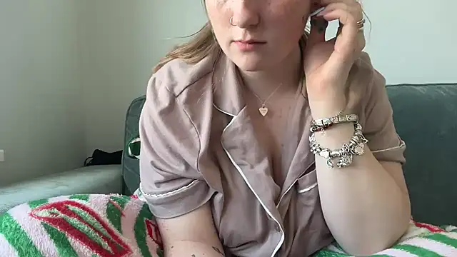 Snapshot of lilsbabyxo chatting on June 9, 4:18 pm lilsbabyxo online show from June 9, 4:18 pm