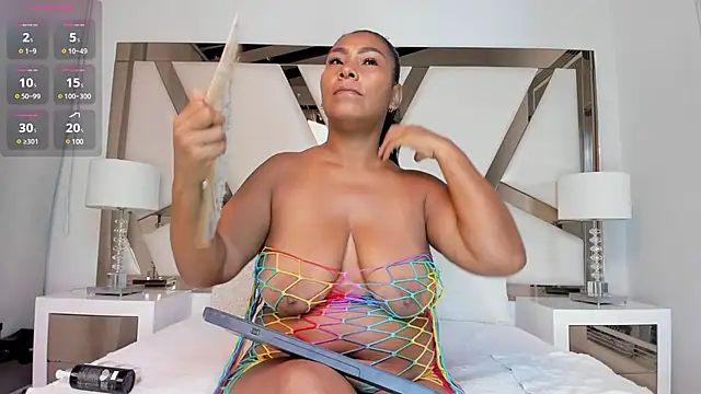 Snapshot of OliviaBurning chatting on February 14, 11:31 am OliviaBurning online show from February 14, 11:31 am