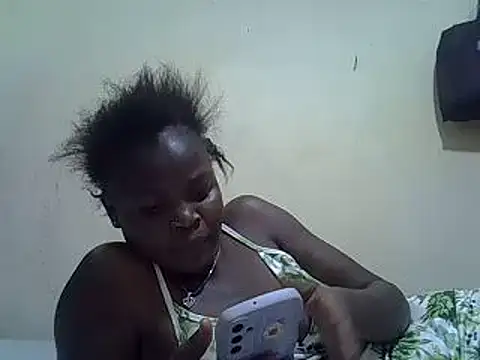 Snapshot of pretty_vivy chatting on February 18, 4:37 pm pretty vivy online show from February 18, 4:37 pm