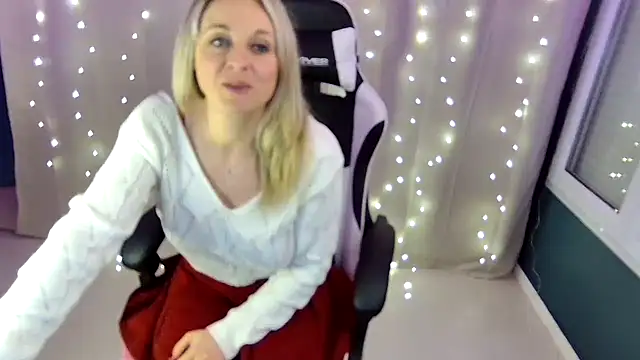 Snapshot of cassiehotsexy chatting on February 17, 8:36 pm cassiehotsexy online show from February 17, 8:36 pm