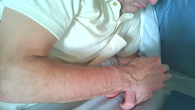 Snapshot of costanza7070 chatting on January 7, 12:02 am costanza7070 online show from January 7, 12:02 am