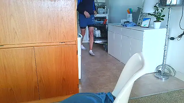 Snapshot of costanza7070 chatting on February 23, 9:12 pm costanza7070 online show from February 23, 9:12 pm