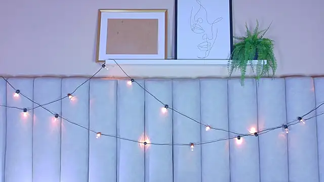 Snapshot of EngelStone chatting on December 5, 7:32 pm EngelStone online show from December 5, 7:32 pm