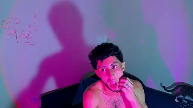 Piggy Eddy online show from April 4, 2:10 am