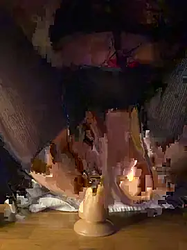 LaMORA 2002 online show from March 18, 8:01 pm