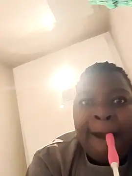 Snapshot of Yours_faithfully1 chatting on November 2, 5:43 am Yours faithfully1 online show from November 2, 5:43 am