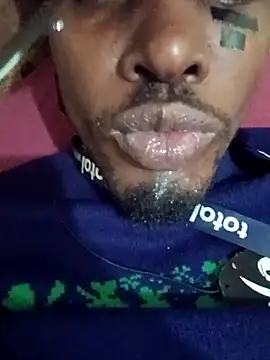 Snapshot of BlackD4uxo chatting on October 17, 6:49 am BlackD4uxo online show from October 17, 6:49 am