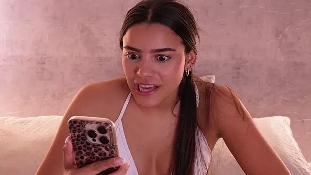 Snapshot of Nicky_and_Blake chatting on October 28, 8:00 pm Nicky and Blake online show from October 28, 8:00 pm