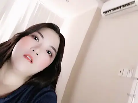 Snapshot of family196 chatting on February 10, 3:32 am family196 online show from February 10, 3:32 am