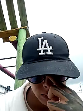 Snapshot of Cuervo_maniaco chatting on December 4, 4:49 pm Cuervo maniaco online show from December 4, 4:49 pm