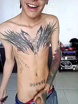 Snapshot of Cuervo_maniaco chatting on December 19, 2:24 pm Cuervo maniaco online show from December 19, 2:24 pm