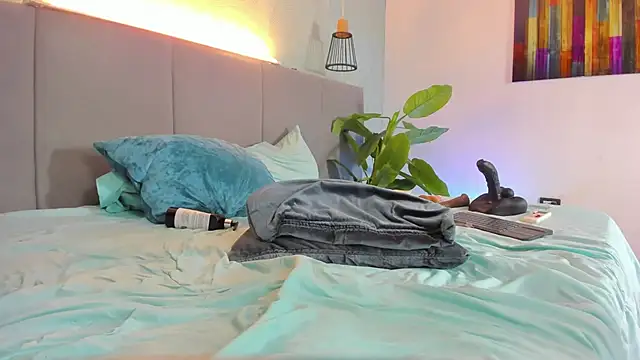 Annie-Wolf online show from February 28, 1:26 am