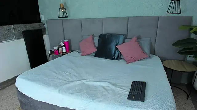 Annie-Wolf online show from November 10, 8:52 pm